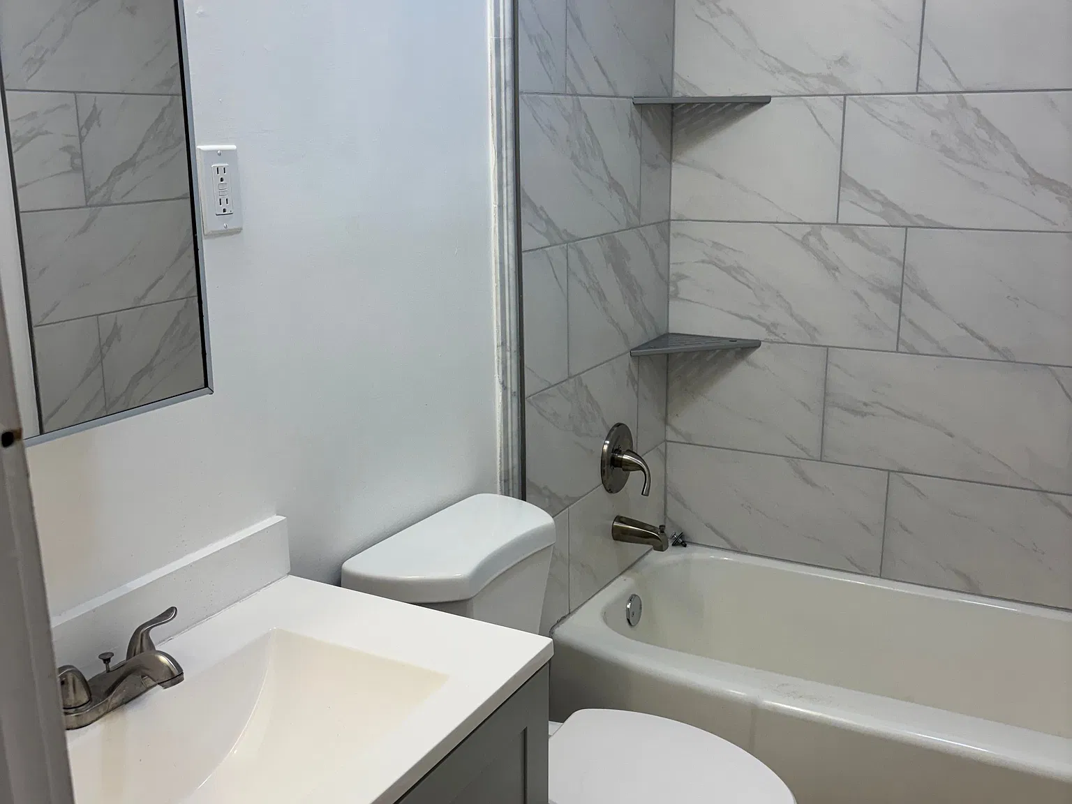 3 bed, 1.0 bath, 1002 sqft, $1,575 — Photo 3