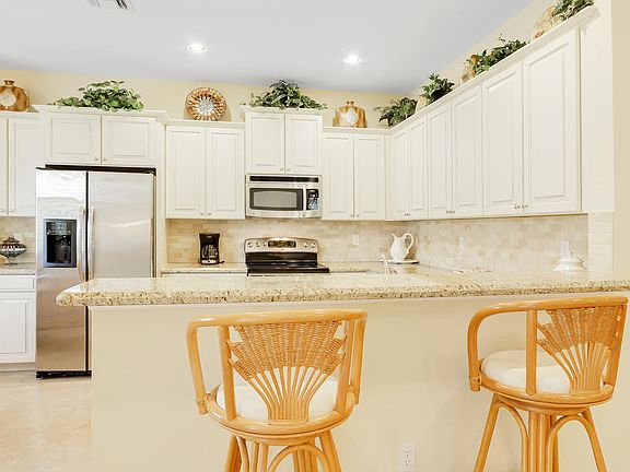5th image of 4266 NW Oakbrook Cir
