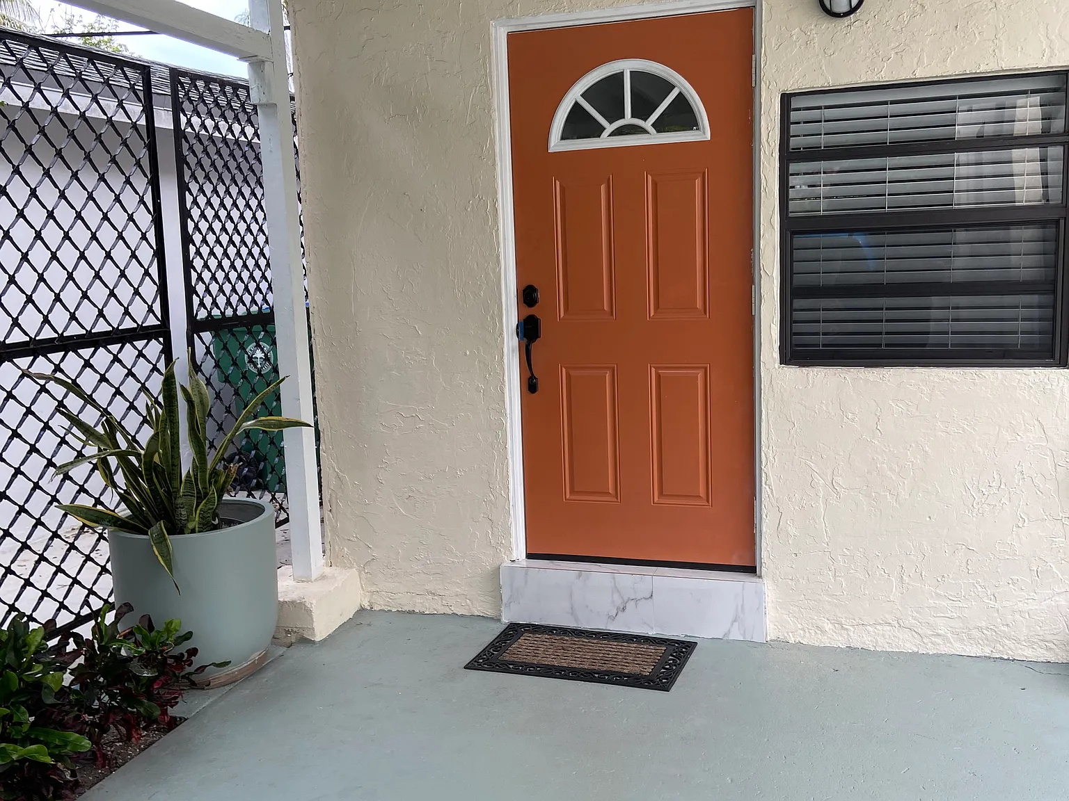 2 bed, 900 sqft, $2,700 — Photo 2