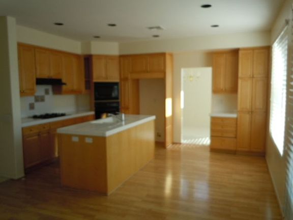 3rd image of 554 Avenida Valencia