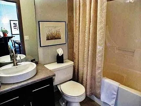3 bed, 2.0 bath, 1225 sqft, $2,250 — Photo 3
