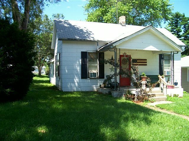 1st image of 2004 3rd Ave