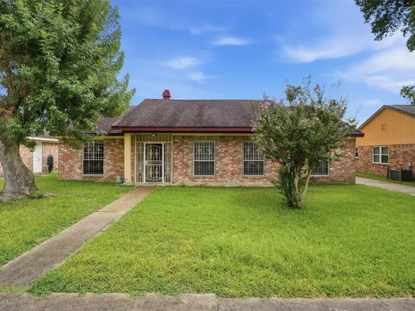 12126 Pine Knoll Dr, Houston, TX 77099