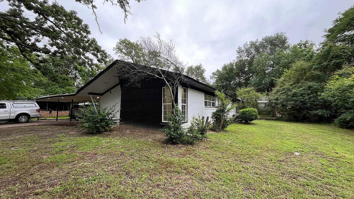 Building Photo - 117 Thunderbird Dr