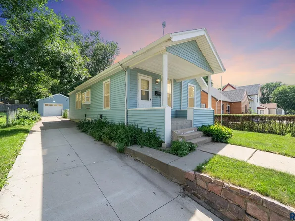 1207 W Sioux St, Sioux Falls, SD 57104