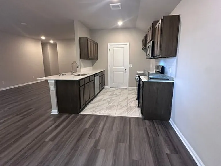 8105 Solare Pl — Photo 4