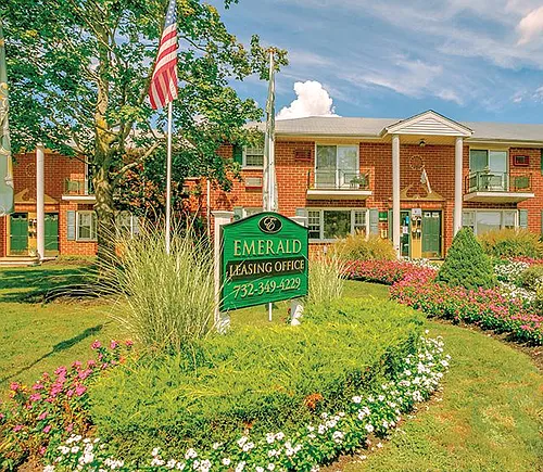 Emerald Apartments Photo 1