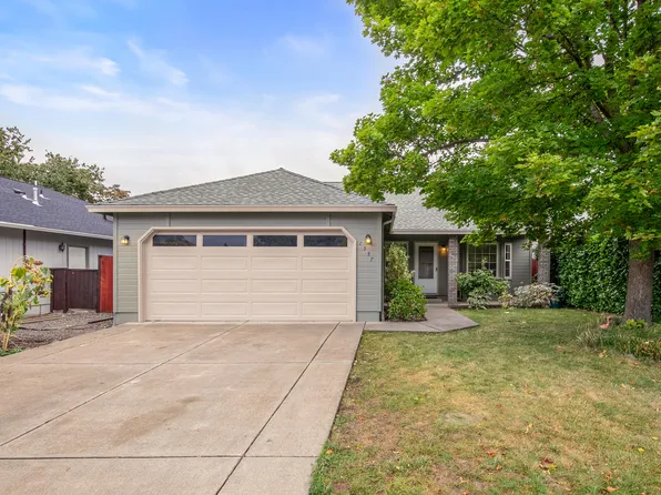 1557 Summer Pl, Talent, OR 97540