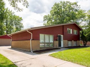 141 Hay St, Park Forest, IL 60466