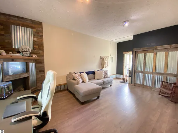 7426 Scotchwood Ln, Grawn, MI 49637