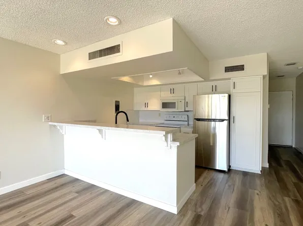 1655 E Palm Canyon Dr Unit 408, Palm Springs, CA 92264