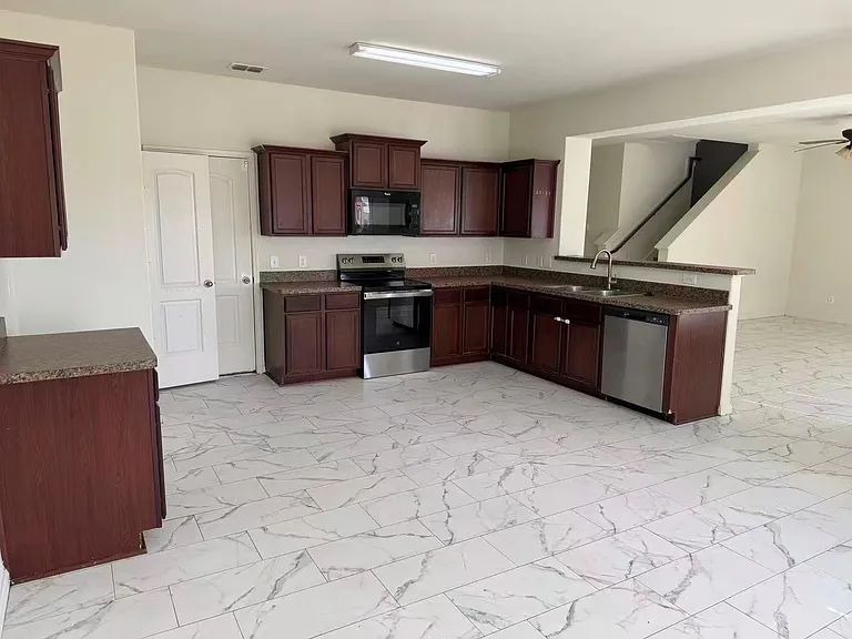 1806 Douglas St — Photo 12