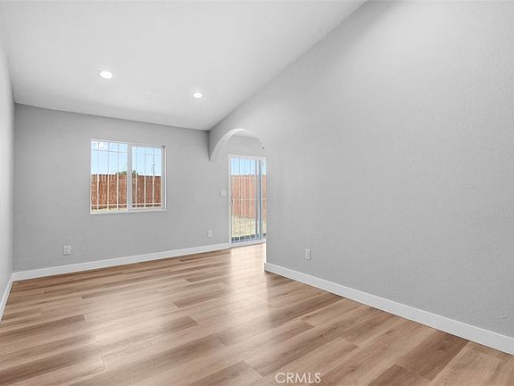 5th image of 2864 Colima Ave