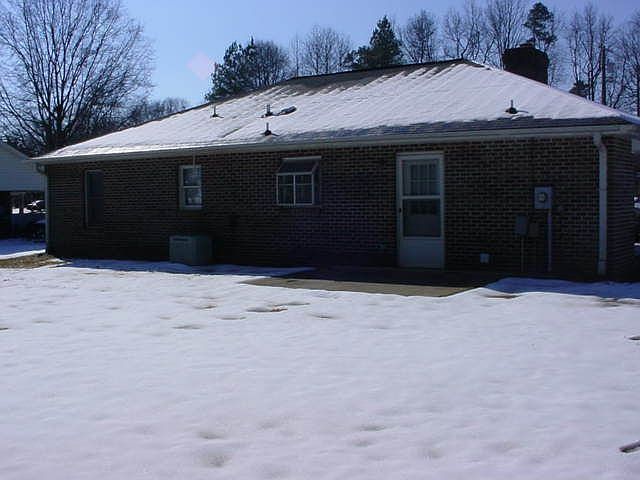 2nd image of 210 Choyce St