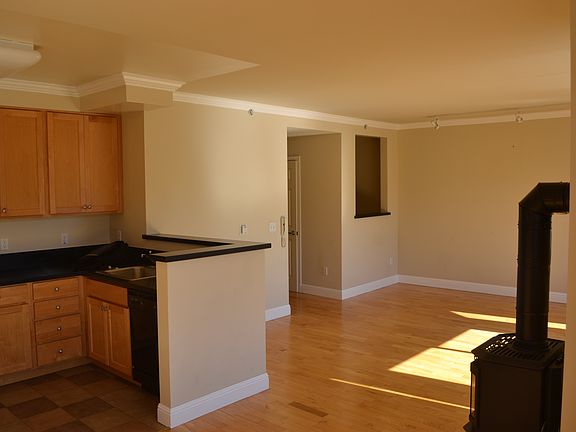 3rd image of 1738 Haight St APT 207