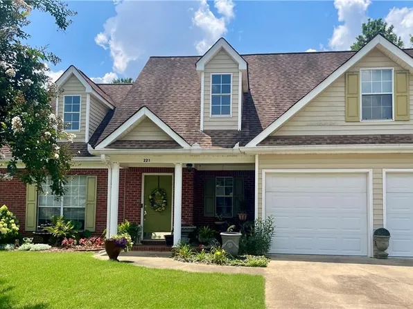 221 Turtle Cv, Carrollton, GA 30116