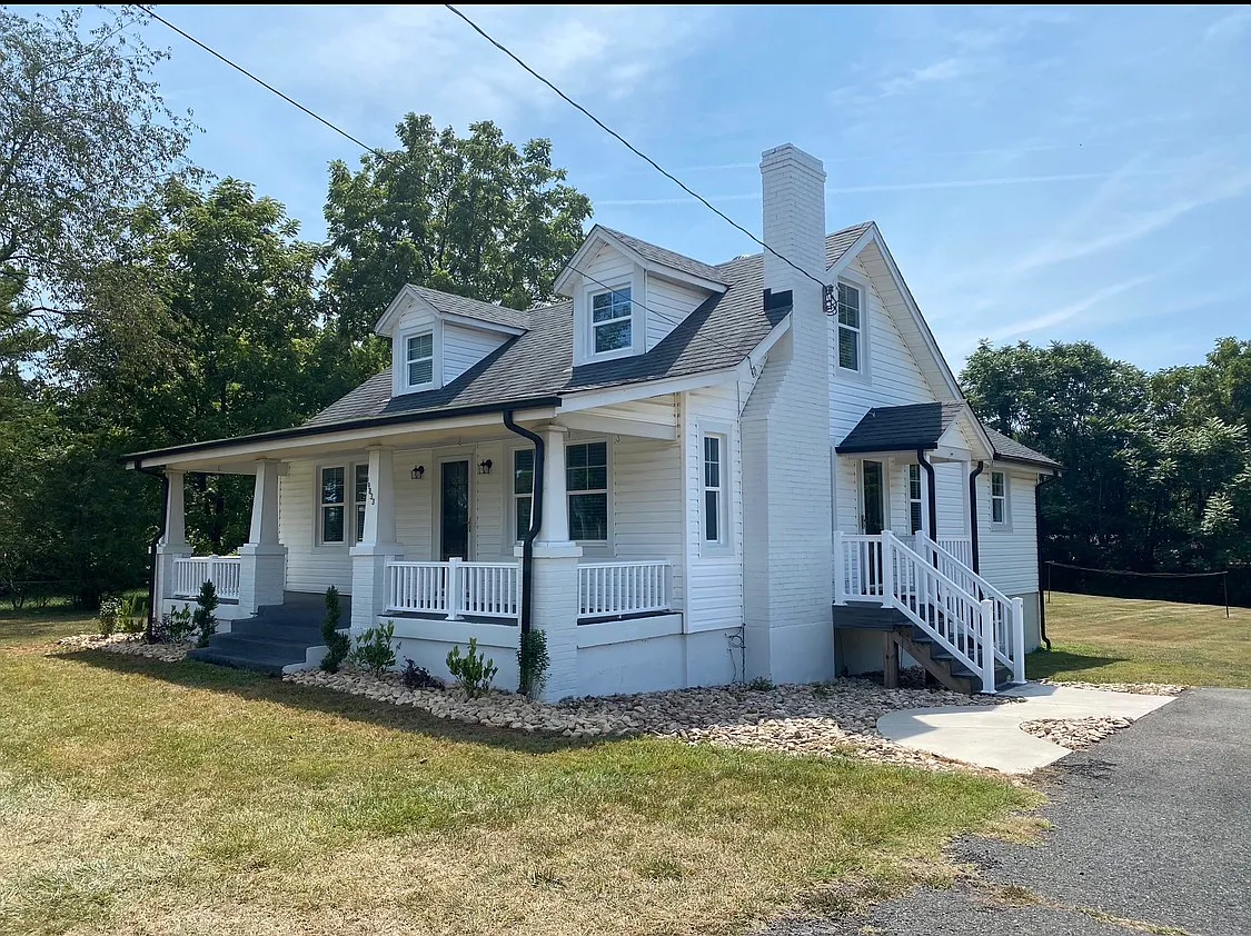 5 bed, 1140 sqft, $2,300 — Photo 2