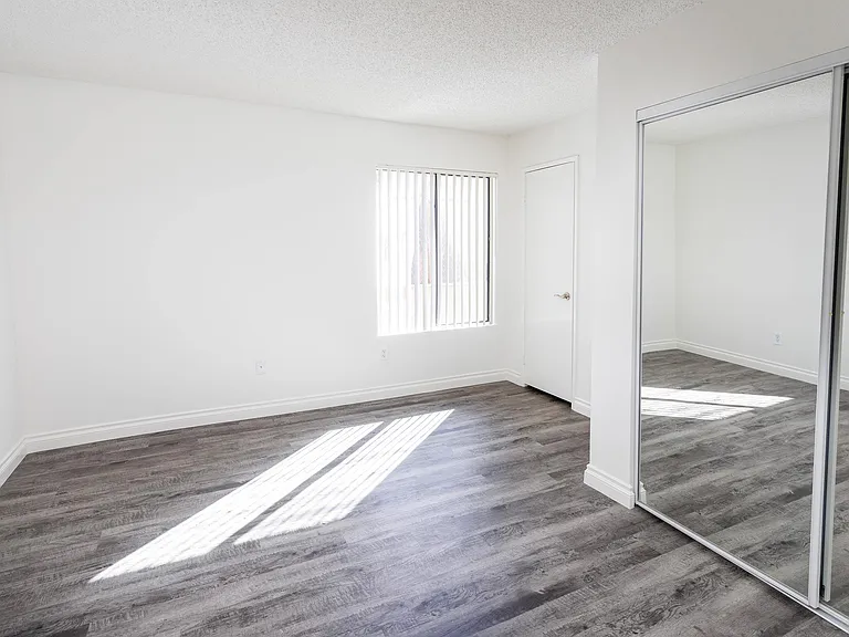 10711 Woodbridge St — Photo 7