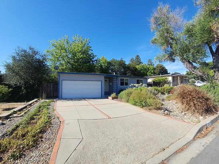 295 Cerro Romauldo Ave — Photo 4