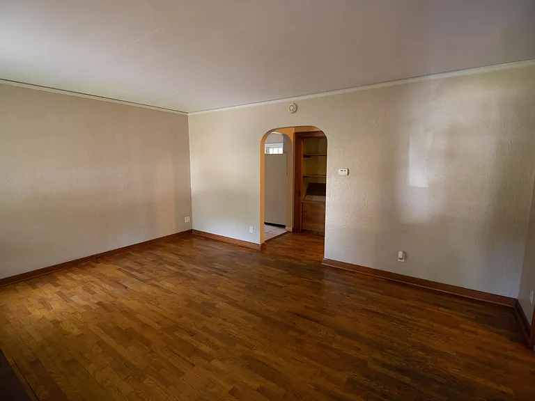 810 Illinois Ave — Photo 2