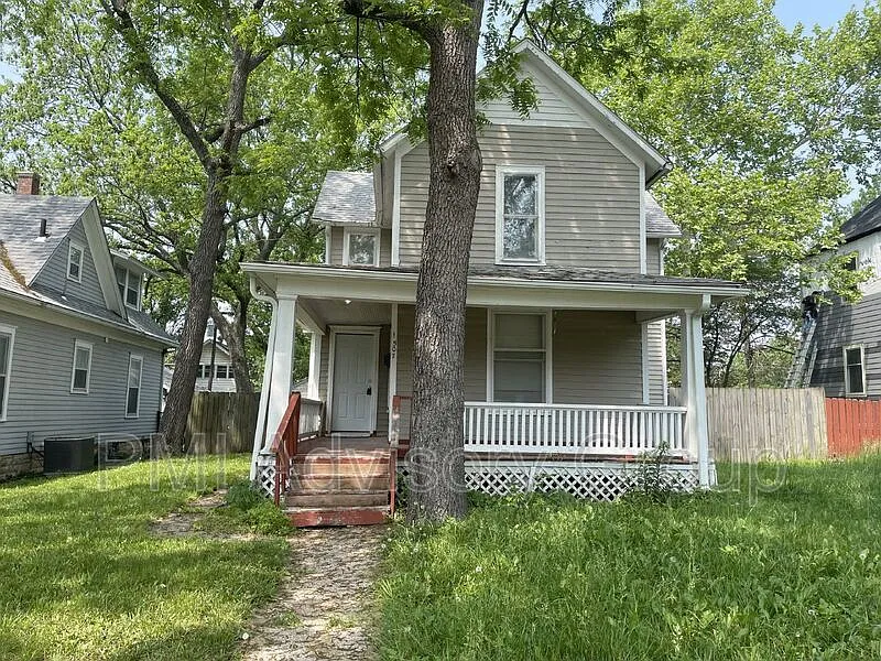 2 bed, 1.5 bath, 1257 sqft, $1,020 — Photo 1