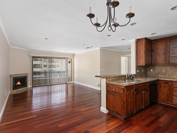 Great bar top for entertaining!