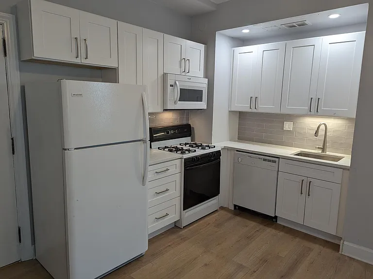 3330 N Lake Shore Dr — Photo 8