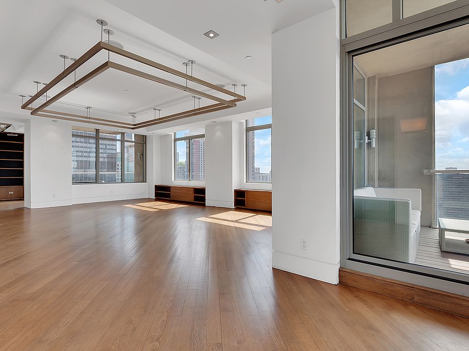 1st image of 556 3rd Ave Ph E