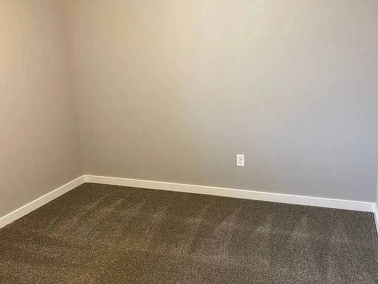 1330 W Bonneville St — Photo 3