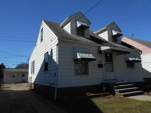 3778 W 116th St photo 1