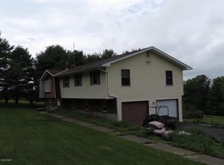 147 Mountain View Rd, Newfoundland, PA 18445