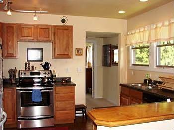 4th image of 405 Louviers Ave