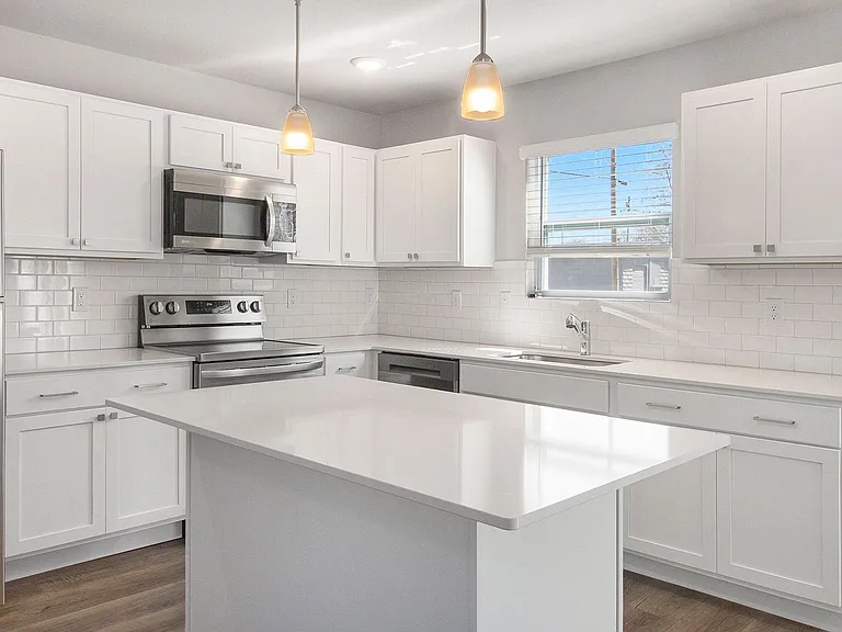 1302 Forest Valley Dr — Photo 3