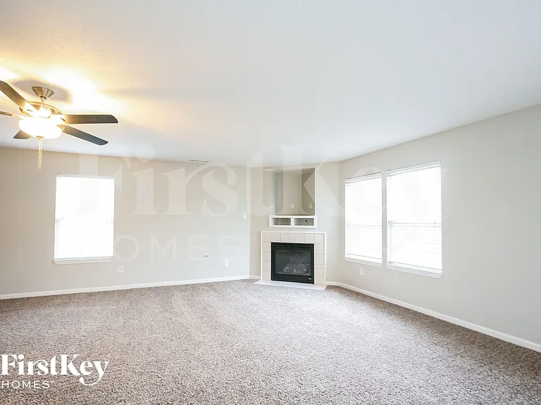 8775 N Springview Dr — Photo 3