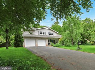 1321 Valley Rd, Lancaster, PA 17603