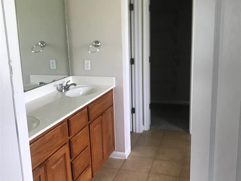 913 Rochester Castle Way — Photo 17