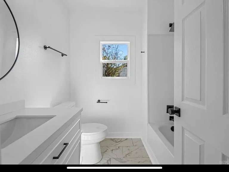 2501 S Maple St — Photo 7