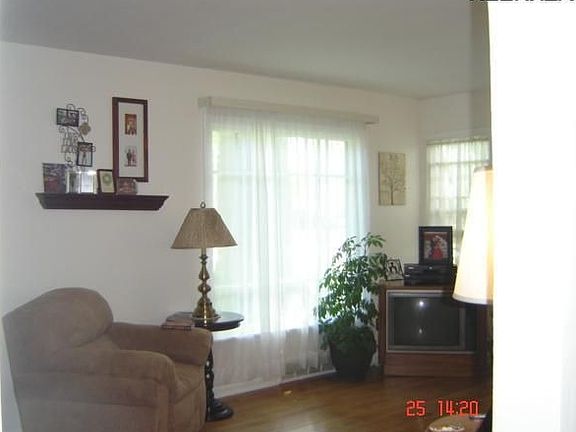 3rd image of 72 Woodview Ave