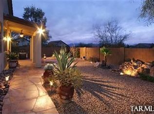 8136 N Sombrero Point Dr, Tucson, AZ 85743