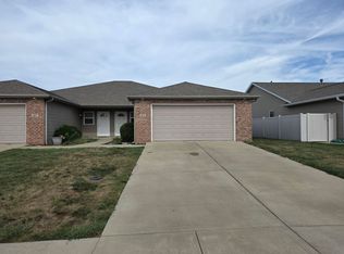 615 Jetty Dr, Chatham, IL 62629