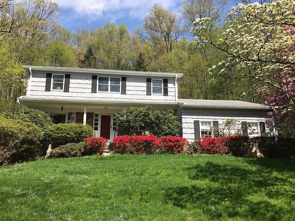 1st image of 3 Londonderry Ln