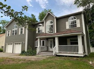 9 Marwood Dr, Poughkeepsie, NY 12601