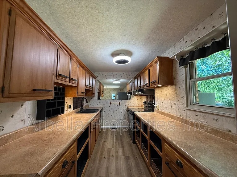 2708 Granbrook Dr — Photo 6
