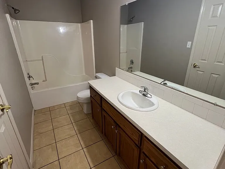 1703 Wilder Ln — Photo 3