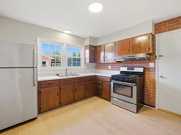 1210 Pansy St — Photo 12