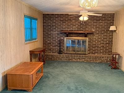5th image of 617 Holbert St