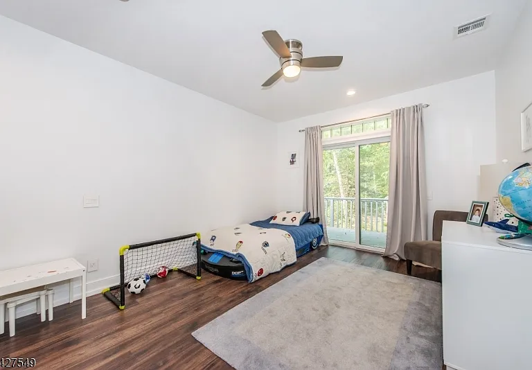 4 Springwood Ter — Photo 25