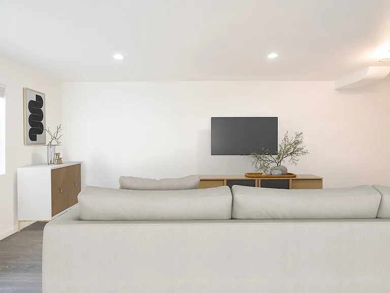1817 Garfield Pl — Photo 3