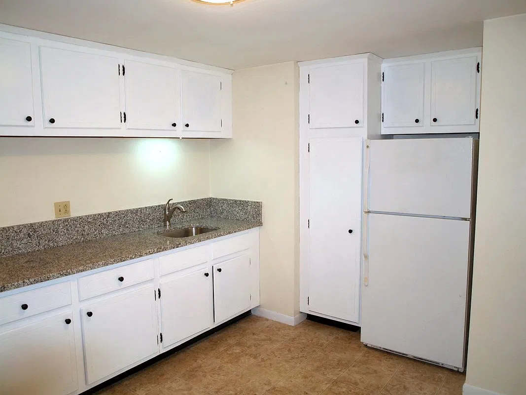 2 bed, 1.0 bath, 677 sqft, $2,000 — Photo 2