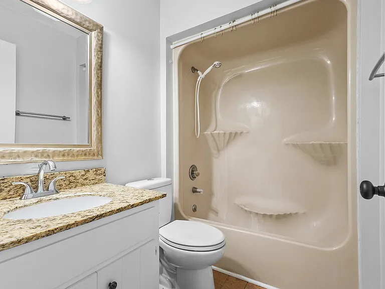 411 Williams Ave #D — Photo 23